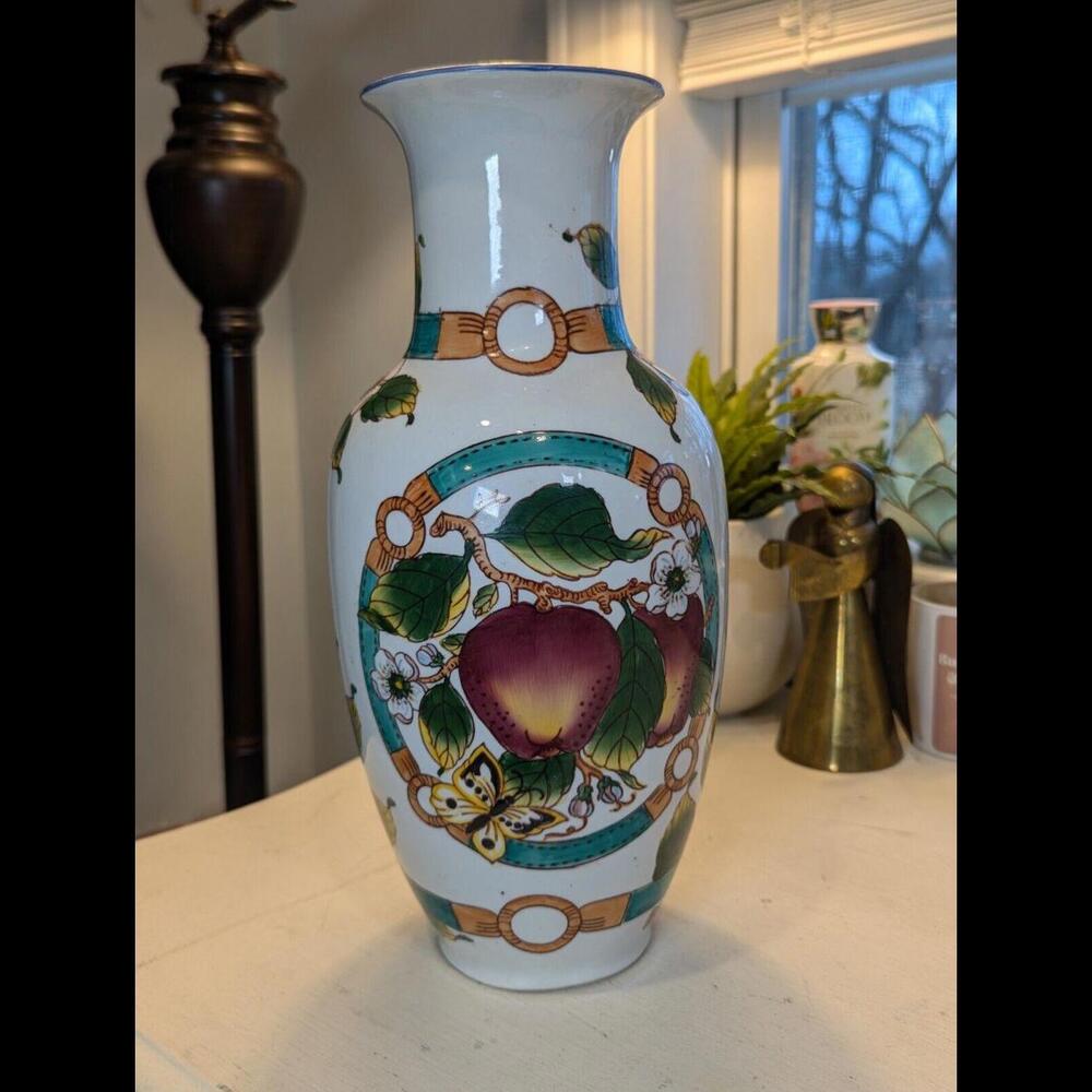 VINTAGE CHINESE PORCELAIN  CERAMIC VASE APPLES AND BUTTERFLIES EXCELLENT...